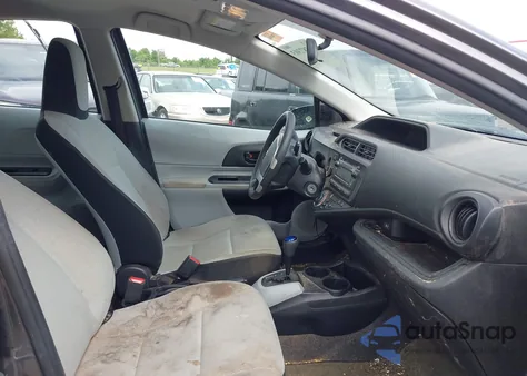 2014 Toyota Prius C One z USA, uszkodzony, nr VIN JTDKDTB35E1566372